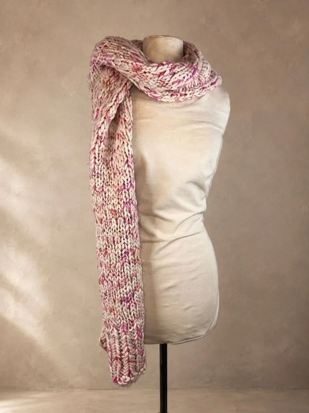 Anthropologie Chunky Yarn Knit Fringe Scarf Pink NWT One Size confetti